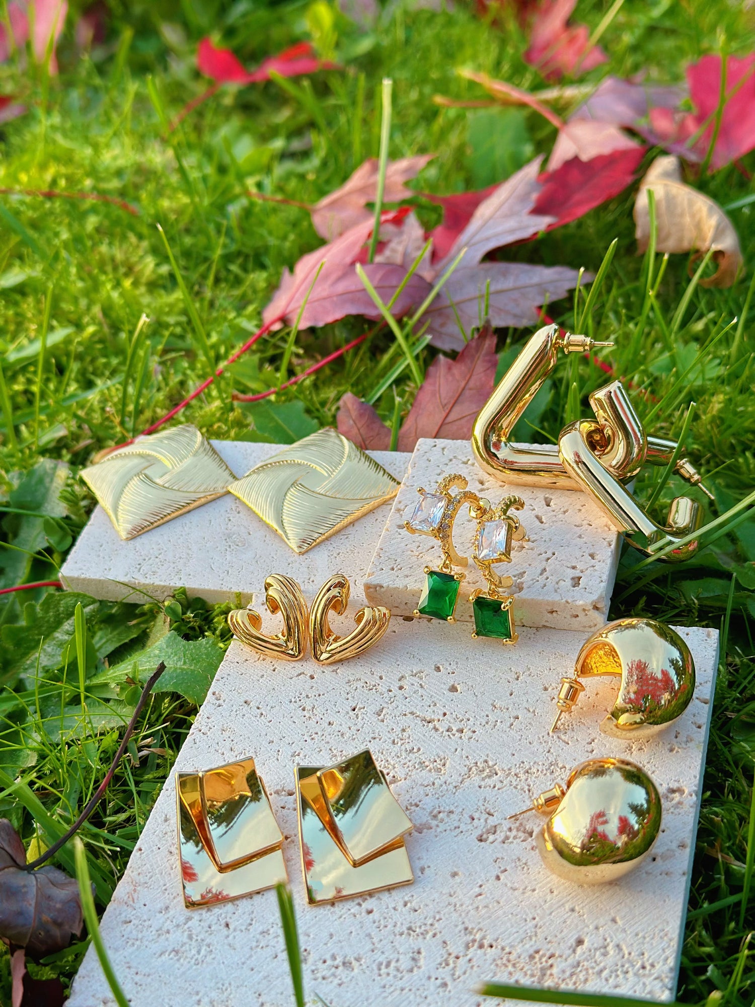 Lustrous - The Avenue