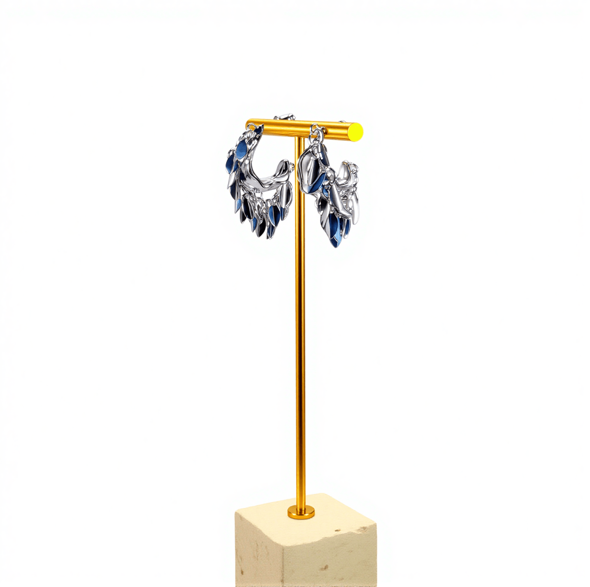 Aurelia Thorn - The Avenue