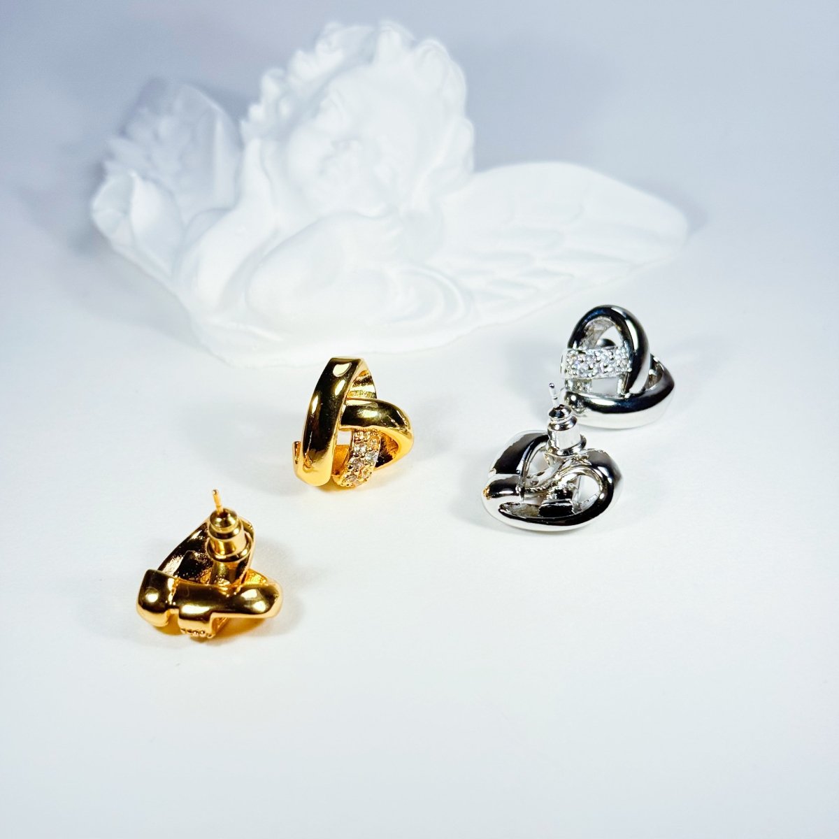 Intertwined Hearts - The Avenue